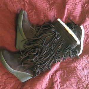 Bear paw fringe boots